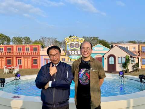 01-Pokémon_GO_Tour：卡洛斯－台南_黄伟哲市长与《Pokémon_GO》游戏全球负责人吴友轩(Ed_Wu)合影