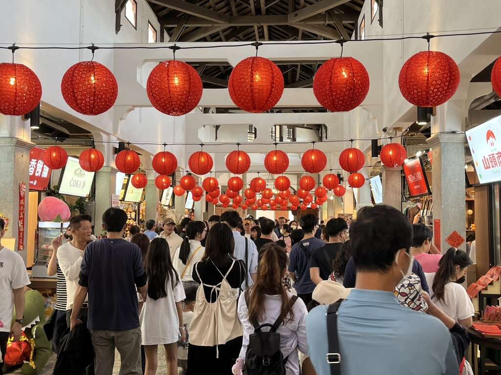 西市场购物人潮