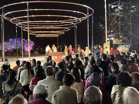 结合艺术创作的「新营波光节」吸引不少民众观赏