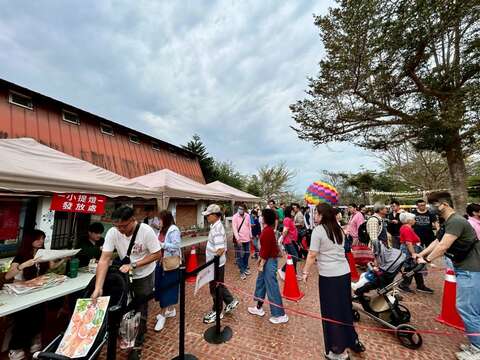 05_德元埤荷兰村排提灯人潮