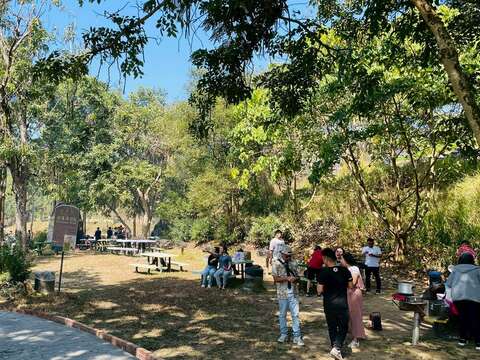 湖滨烤肉区相揪一起烤肉