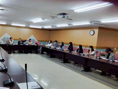 新竹市政府城市行销处与台南市政府双方就观光治理与行销经验进行交流分享。