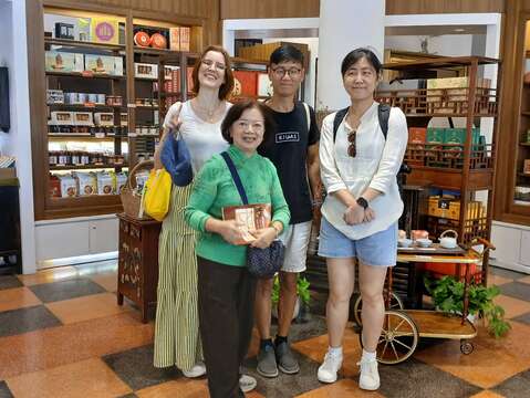 志工导览林百货