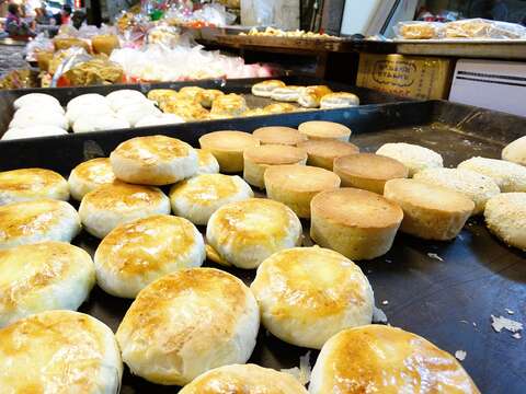 宝来香饼舖以制作传统汉饼闻名，承载了许多台南人的味觉记忆。（张耘书拍摄）