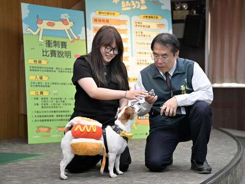 市长与去年第一名「哈库」