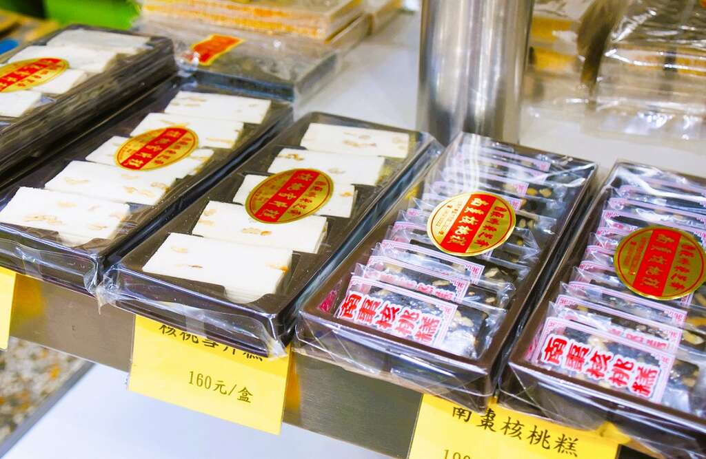 雪片糕、南枣核桃糕是店内主打商品。_(张耘书拍摄)