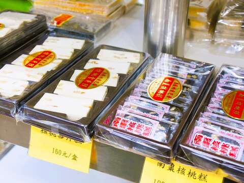 雪片糕、南枣核桃糕是店内主打商品。_(张耘书拍摄)