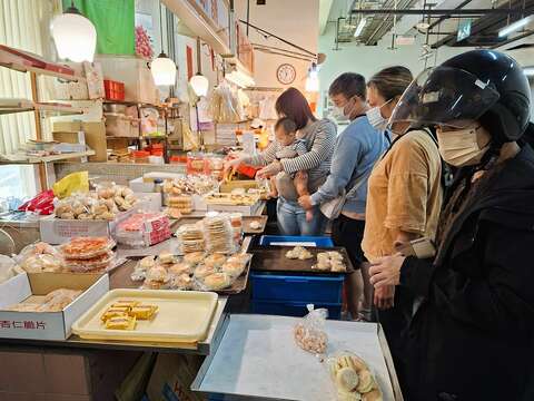 永南兴饼舖位在保安市场一楼，深受市场顾客喜爱。（张耘书拍摄）