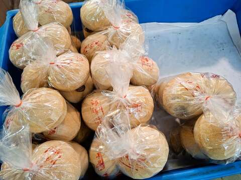 黑糖椪饼是店内招牌，在网友口耳相传下，在网路上小有名气。（张耘书拍摄）