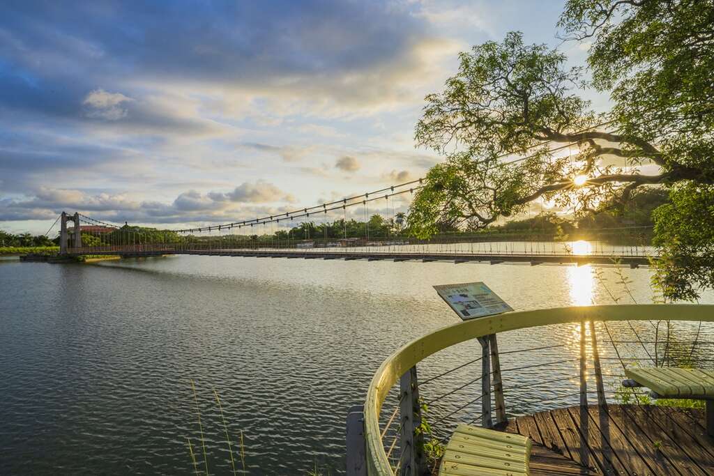 虎头埤风景区-虎月吊桥