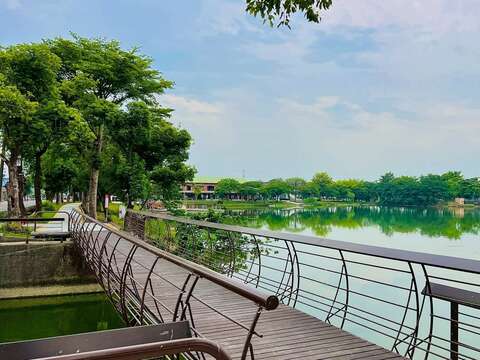 高架林荫步道