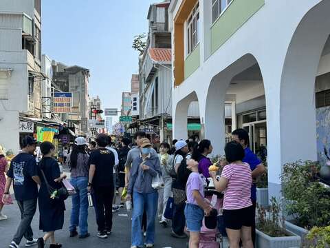 国华海安商圈逛街人潮