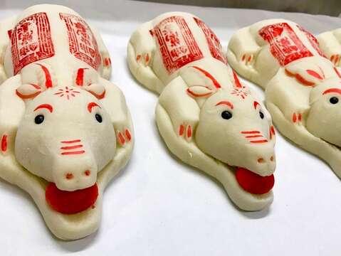 万香饼舖以祭祀糕点为主力,坚持纯手工制作,也致力将糕点精致化。(万香饼舖提供)
