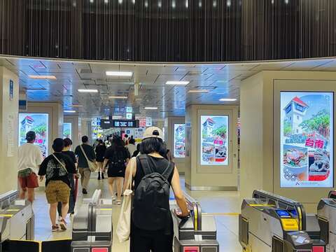 台南观光广告进驻西武铁道池袋站闸口,以高密度曝光向日本民众展现台南城市魅力