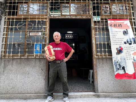 「米糕栫制作技术」为台南市文化资产保存技术,黄铜山为技术保存者。(普济殿前黄家米糕栫提供))