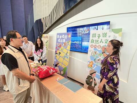 越南籍学员萧梅兰以关子岭为主题以中文搭配母语进行简短导览