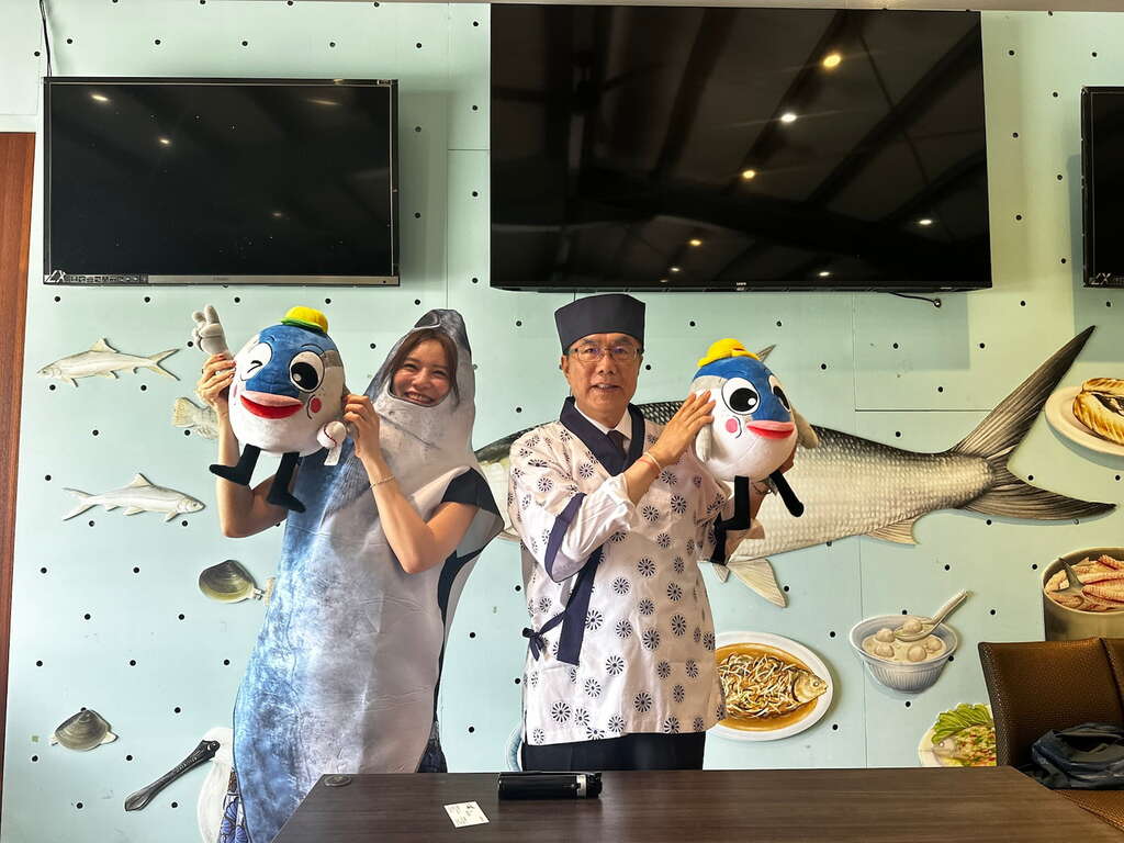 黄伟哲市长与石井里奈打造打造「Tainan_Chef」造型