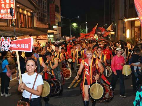 关岭夜祭踩街