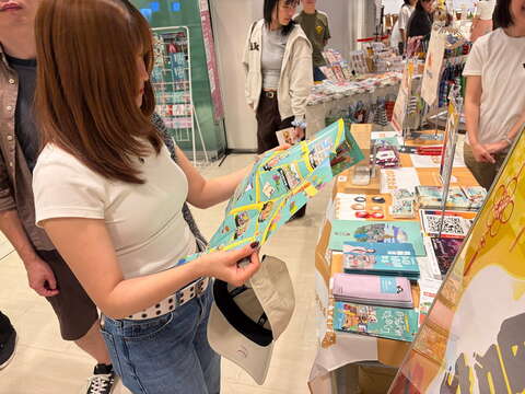 台湾文化祭出展民众展现对台南观光兴趣