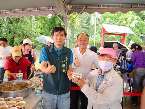 「2026台南关子岭温泉美食节」-局长发放鸡汤