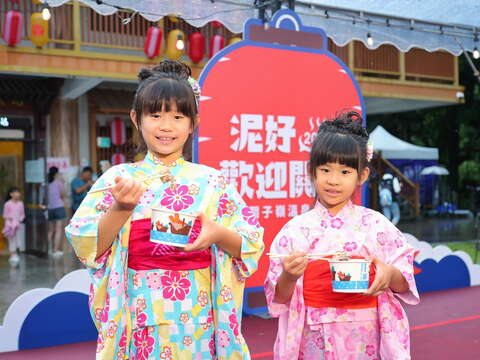 「2026台南关子岭温泉美食节」-民众穿着浴衣品嚐鸡汤