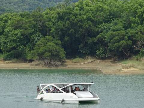 烏山頭水庫太陽能動力載客小船正式開航