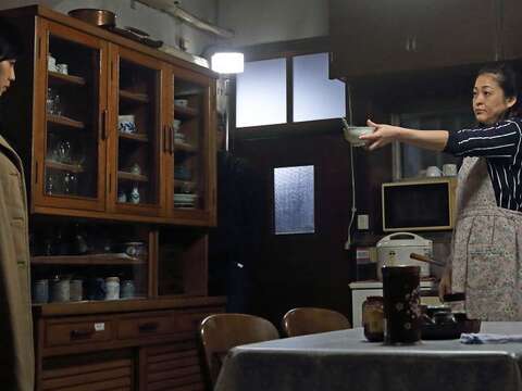 《媽媽，晚餐吃什麼？》劇照4-河合美智子與木南晴夏 食物化解衝突
