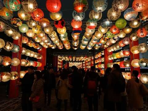 2017受大阪市政府邀请参加大阪灯节，以「台南光之庙埕灯区」为主题