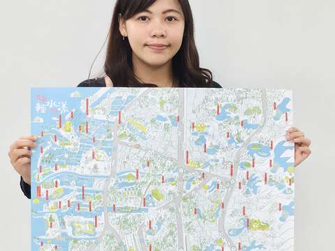 台南轻水漾地图也搭配旅游作家黄郁清所描绘的台南景致(反面)