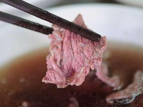 新鲜的牛肉汤，在地台南人都当早餐呢