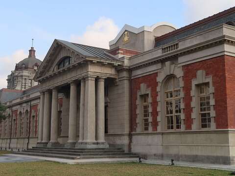 巴洛克建筑的司法博物馆，可以入内参观体验
