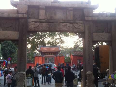 台南府中街就位在一级古蹟孔庙对面