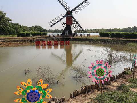 德元埤荷兰村以荷兰农村为风格，拥有丰富的自然生态
