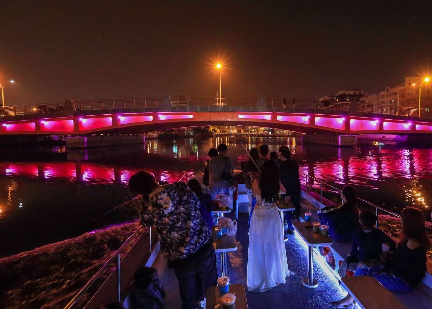 台南市最夯的必遊行程-安平遊港看夜景