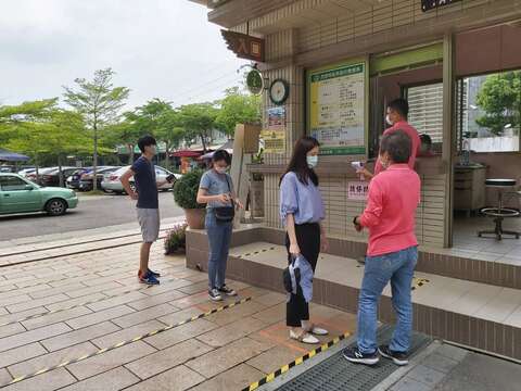 入园量体温与落实安全社交距离