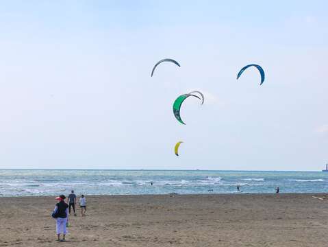 黃金海岸 風箏衝浪(南市觀旅局提供)