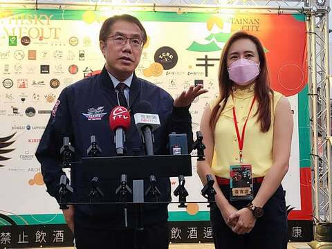 市長黃偉哲及觀旅局長郭貞慧接受媒體聯訪