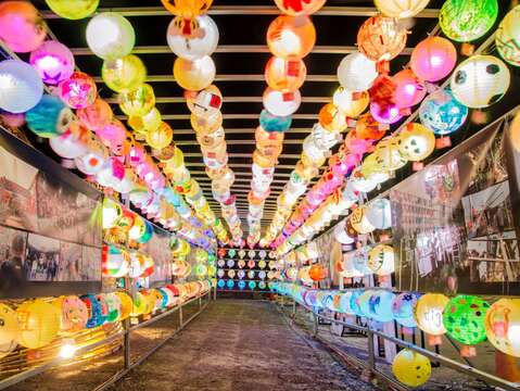 今年將掛上1200盞彩繪燈籠，歡迎大家新春期間來賞燈(六甲媽祖廟提供)