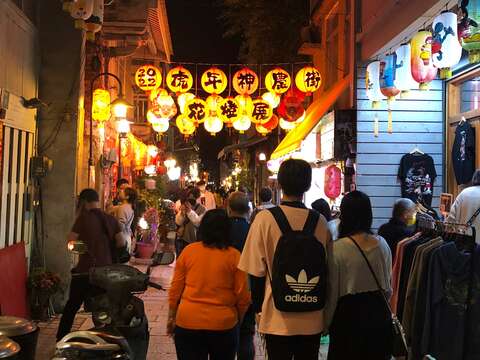 神农街越夜越美丽吸引大批游客