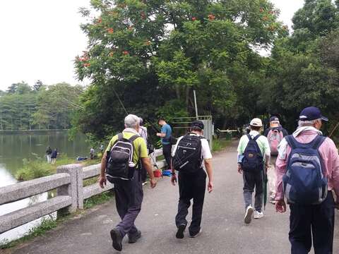 不少钓友也携家带眷畅游虎头埤风景区