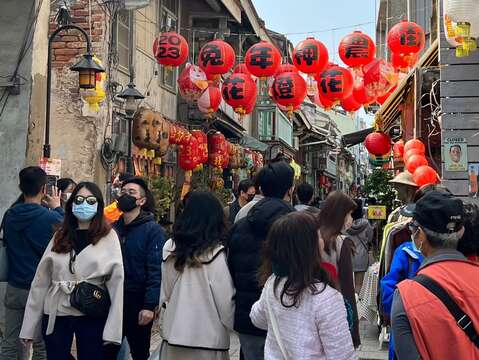 神农街逛街走访的人潮