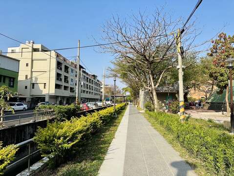 水圳旁步道