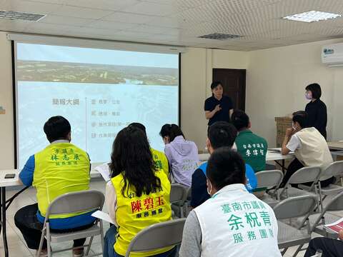 新化神社修復工程地方說明會詹益寧建築師向民眾說明