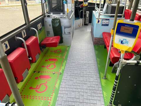 台灣好行主題車宣傳照_山博行線(421-U9)-公車內部彩繪設計