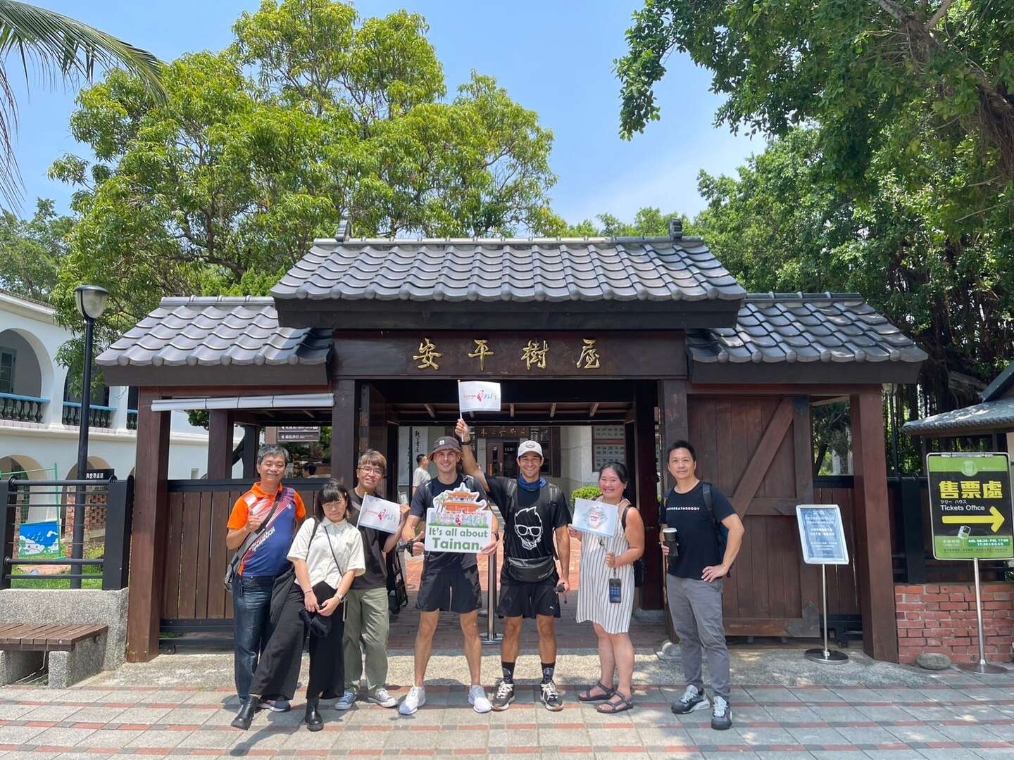 為展現台南對國際旅客旅遊的便利，特別安排體驗台灣好行99安平台江線「It’s all about Tainan.」主題示範遊程