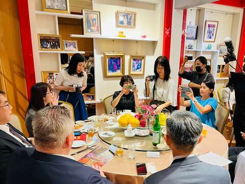 マリオットグループの日本メディア視察団が1泊2日の台南観光 黄偉哲市長が自ら台南の特産品をPR 色とりどりの地元の果物が日本メディアを驚かせる 5