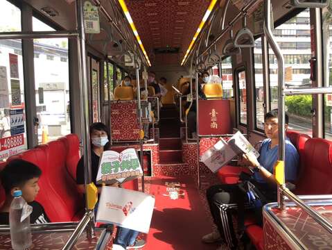 搭乘88府城巡回线欣赏台南旧埕风貌