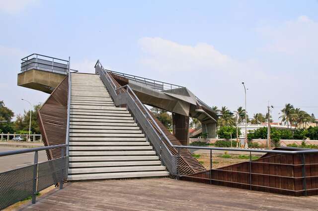 Kunxiwan Cultural Park- Seaview Bridge(鯤喜灣文化園區-海景天橋)