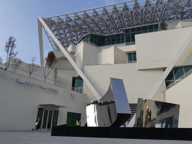 美術館2館外觀是亮白的獨特設計