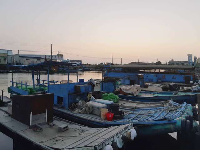 Longshan Fishing Harbor(龍山漁港)